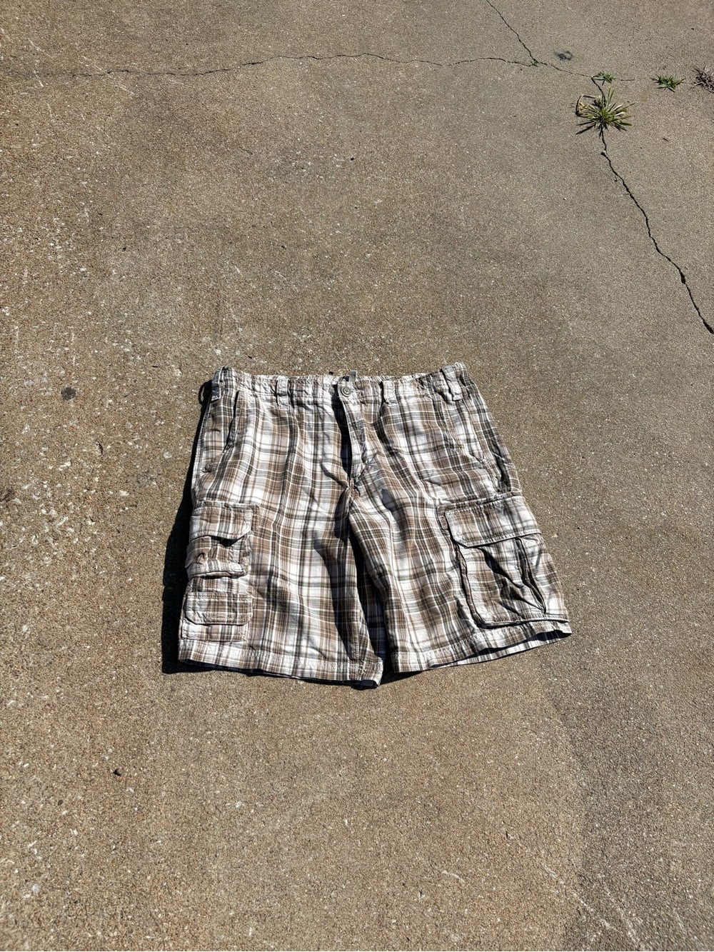 Eddie Bauer vintage 90s-2000s white and brown plaid cargo shorts